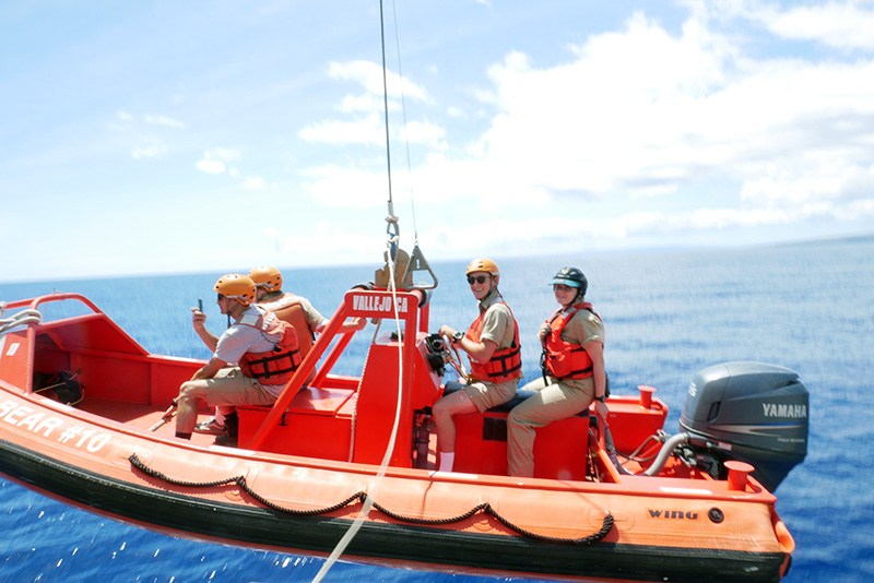 Fast rescue boat